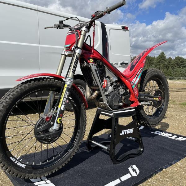 JITSIE PLASTIC MOTO STAND